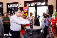 N.A. Chairman pays tribute to late leaders in Vinh Long